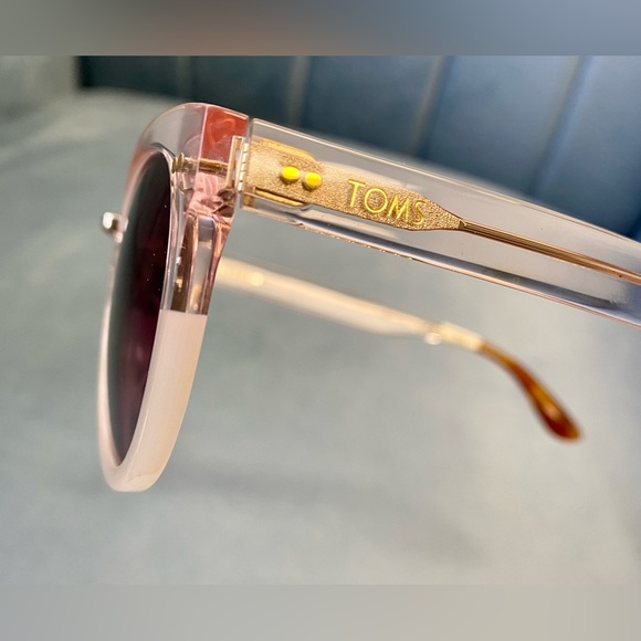 Brand New TOMS YVETTE Milky Pink Crystal Fade Sunglasses Violet Gradient Lens - Picture 3 of 9